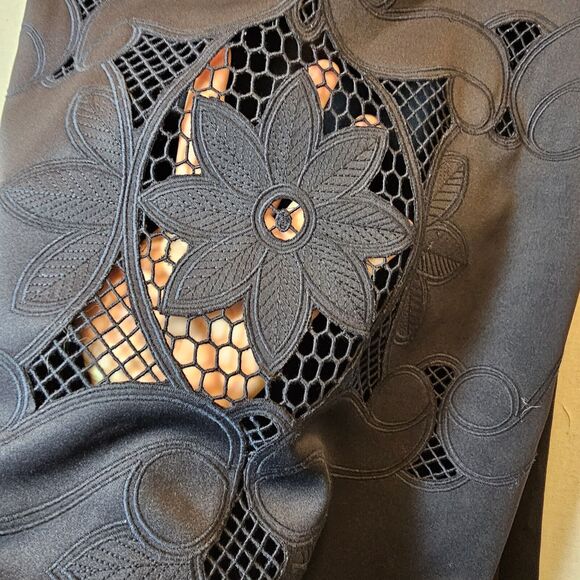 Tahari Bodycon Sheath Dress Size 10 Black Sleeveless Lace Cutouts Zippered Lined - Picture 3 of 10